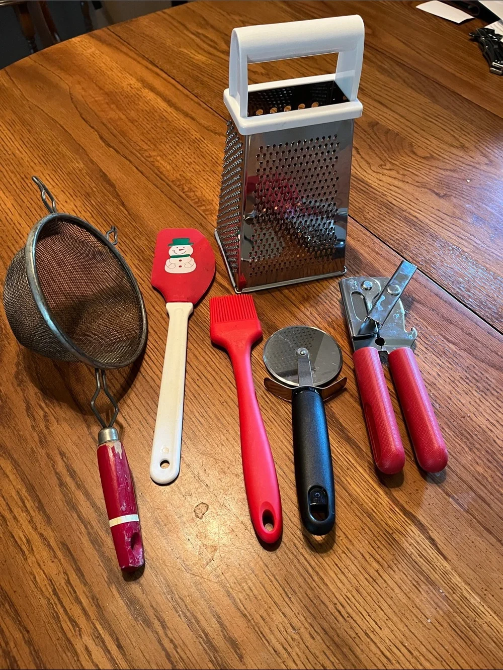 Assorted kitchen utensils.